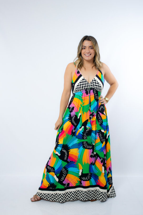 Este vestido longo é a escolha perfeita para quem busca um look vibrante e confortável,Leve e fresquinho, perfeito para o verão.